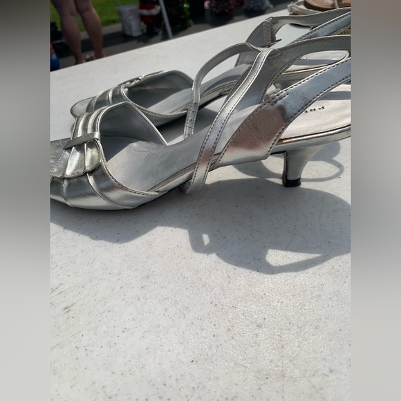 High heels - Picture 2 of 3